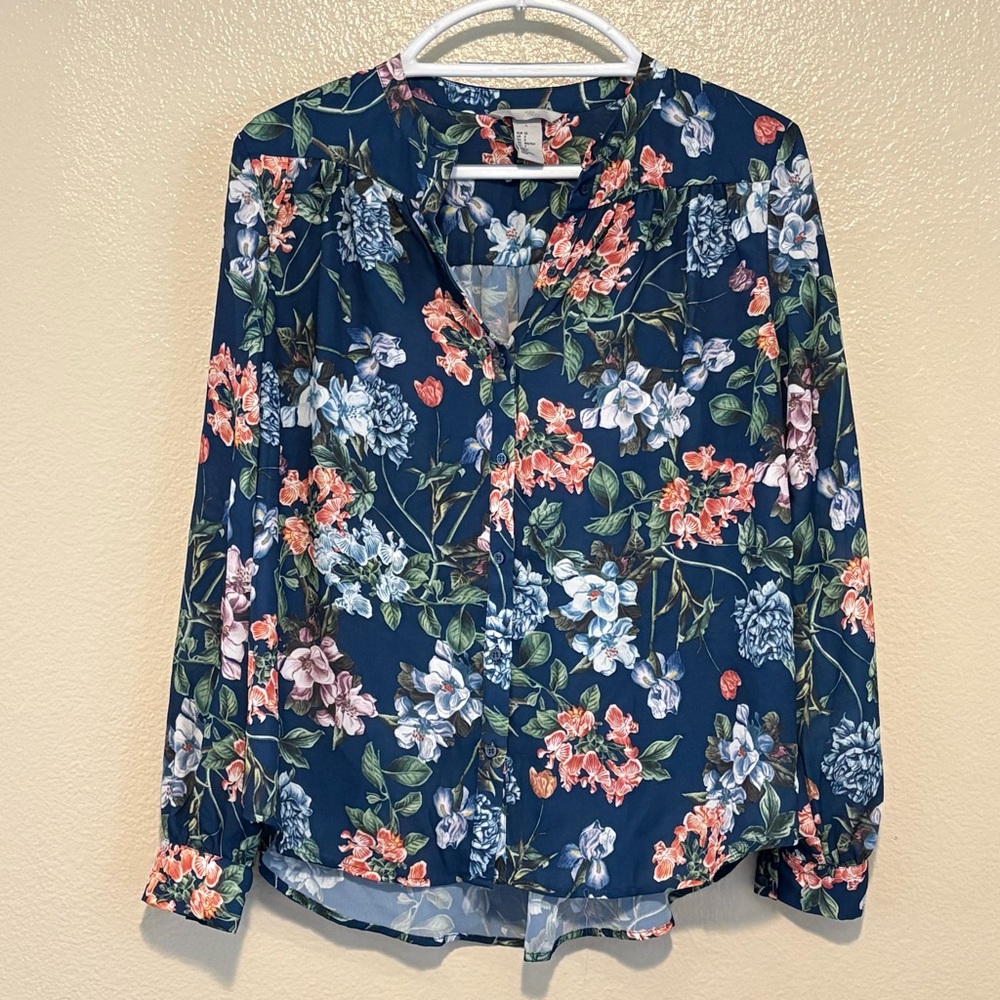 H&M Blue Floral Blouse Long Sleeve Button Down Top Career Casual Size 2